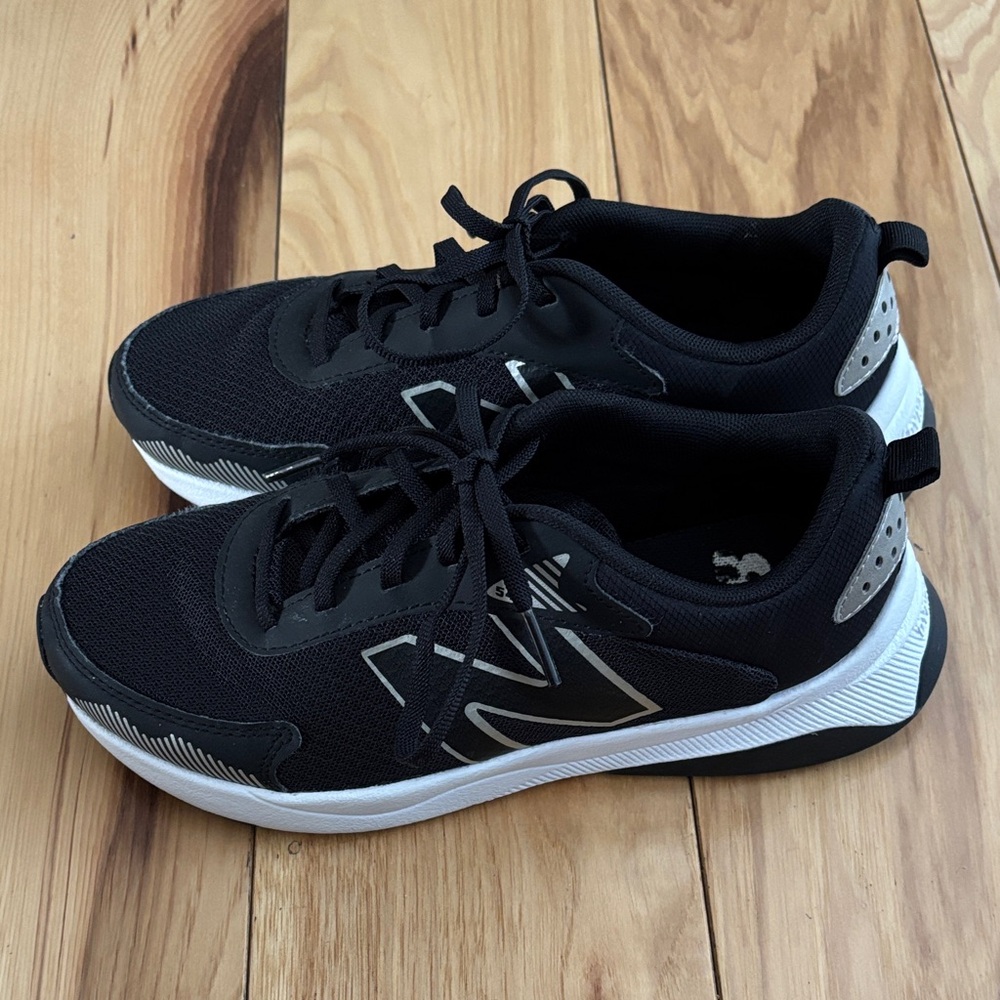 New Balance Black and White Kids 3.5 Sneakers